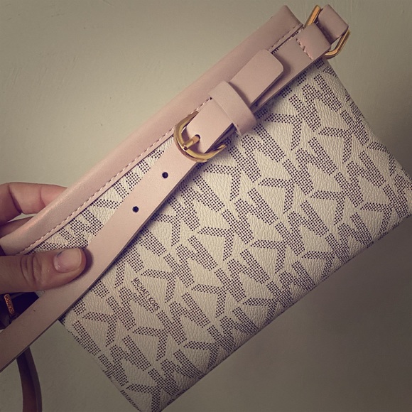 Michael Kors Handbags - Michael Kors belt purse